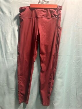 Vuori High-Rise Performance Leggings in Brick